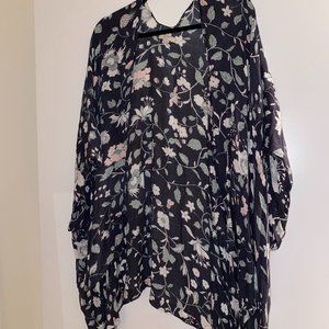 Loft PLUS Floral Short Navy Floral Kimono
